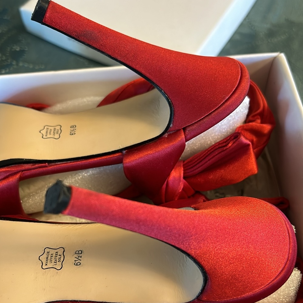 Caparros Gorgeous Red Satin Party Sandals - Picture 3 of 8